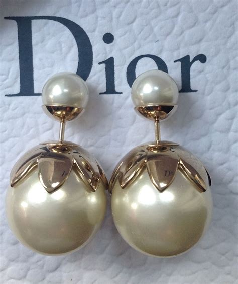 dior pearl.earrings|Dior mise en earrings.